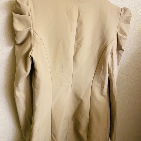 New Collection long blazer with puff shoulders - Picture 4 of 4